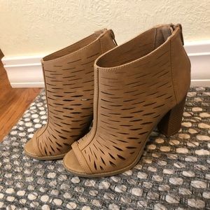 Apt. 9 open toe shoe sandals size 6